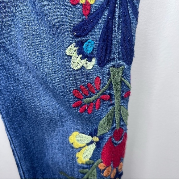 Angel Kiss Mid Rise Embroidered Skinny Jeans Size 1 - Picture 8 of 10